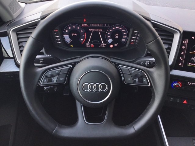 A1 Sportback 25 TFSI S-tronic S-LINE/NAV/SHZ