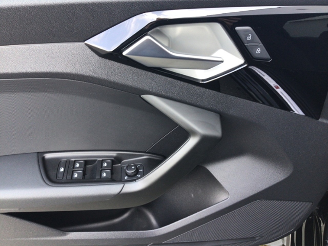 A1 Sportback 25 TFSI S-tronic S-LINE/NAV/SHZ