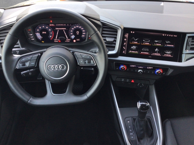 A1 Sportback 25 TFSI S-tronic S-LINE/NAV/SHZ
