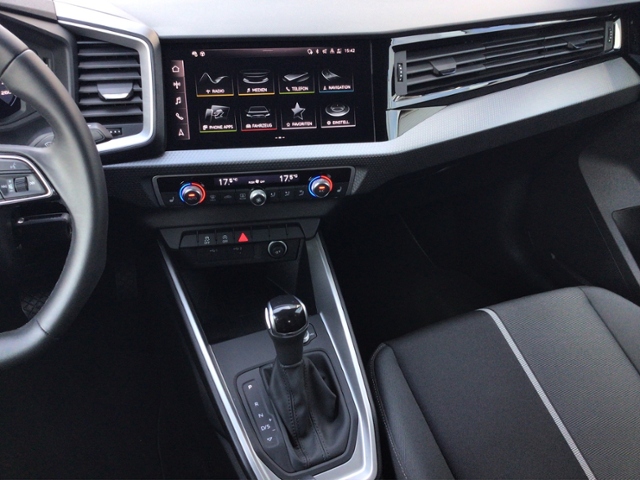 A1 Sportback 25 TFSI S-tronic S-LINE/NAV/SHZ