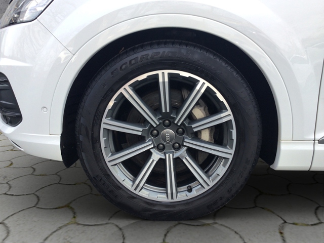 Q7 3.0 TDI qua tiptron/Matrix/7-Sitze/STHZ quatt