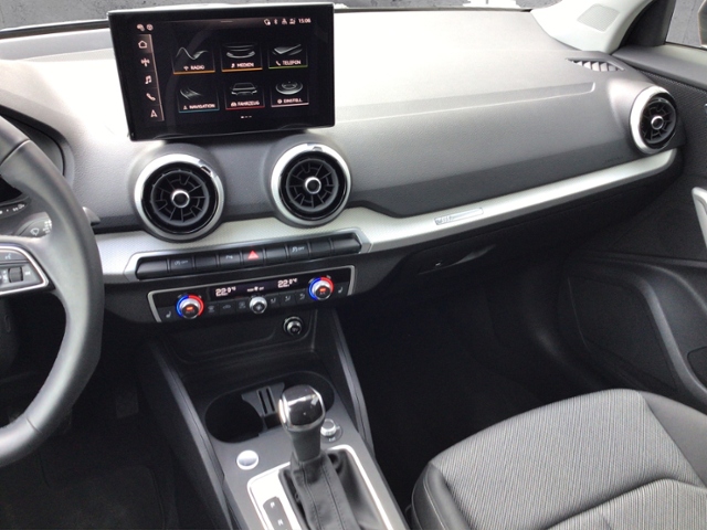 Q2 35 TFSI S-tronic S-LINE/5JG/NAV/AMBIENTE