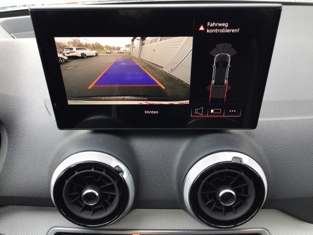 Q2 35 TFSI S-tronic S-LINE/5JG/NAV/AMBIENTE