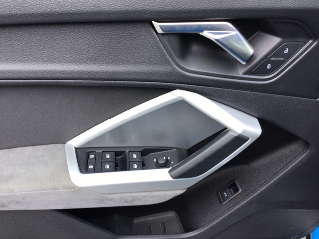 Q3 35 TSI S-tron S-LINE NAV/ACC/KAMERA/SHZ/VC