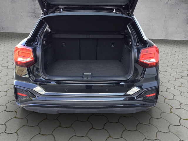 Q2 35 TFSI S-tron S-LINE EL.HECKKL./LEDER