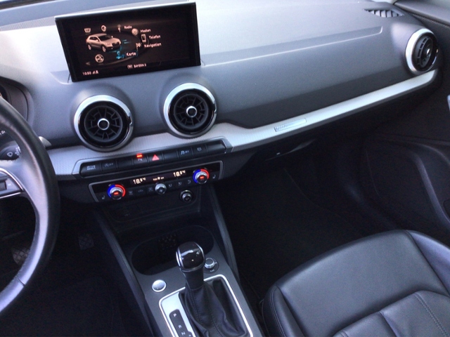 Q2 35 TFSI S-tron S-LINE EL.HECKKL./LEDER