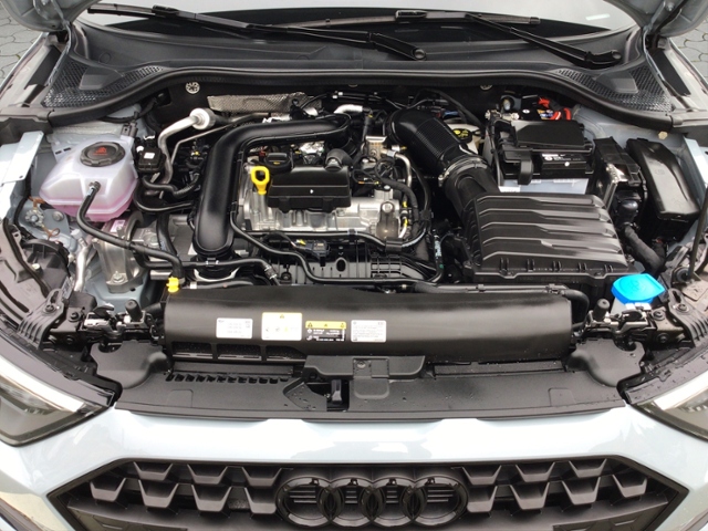 A1 Sportback 30 TFSI advanced S-tronic 5JG/LED/K