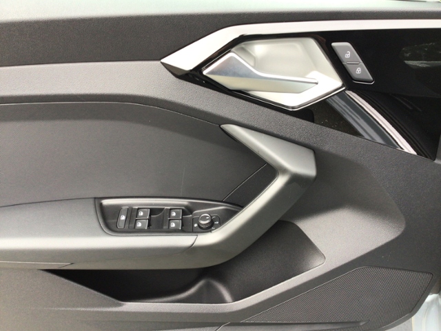 A1 Sportback 30 TFSI advanced S-tronic 5JG/LED/K