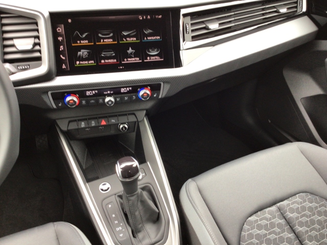 A1 Sportback 30 TFSI advanced S-tronic 5JG/LED/K