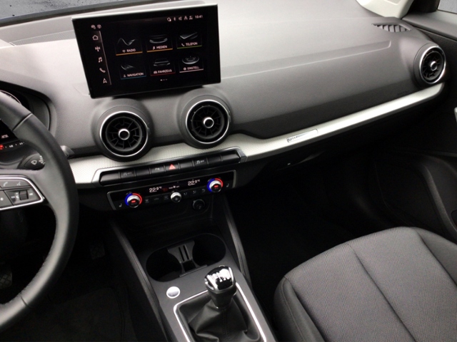 Q2 advanced 30 TFSI 5JG/AHK/RFK/PARKEN/EL.HECKKL