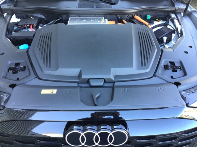 Q8 e-tron 55 quat. S-LINE HUD/MATRIX/STH/ACC