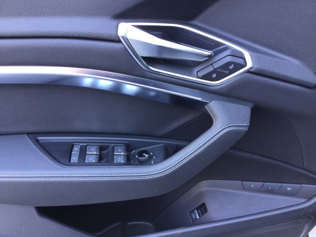 Q8 e-tron 55 quat. S-LINE HUD/MATRIX/STH/ACC