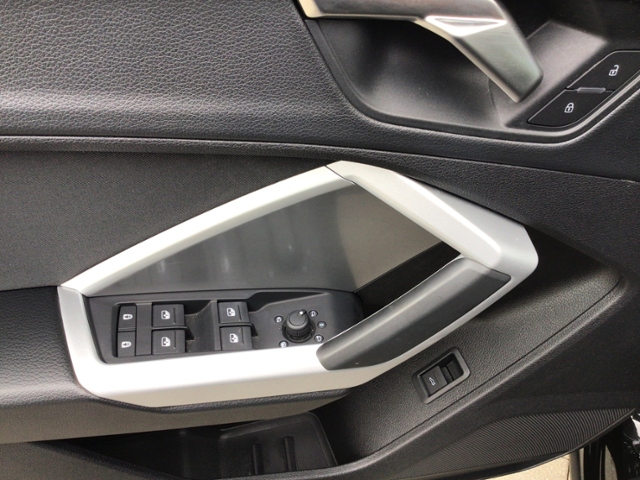Q3 35 TFSI S-tronic LED/NAV/ACC/SHZ/RFK