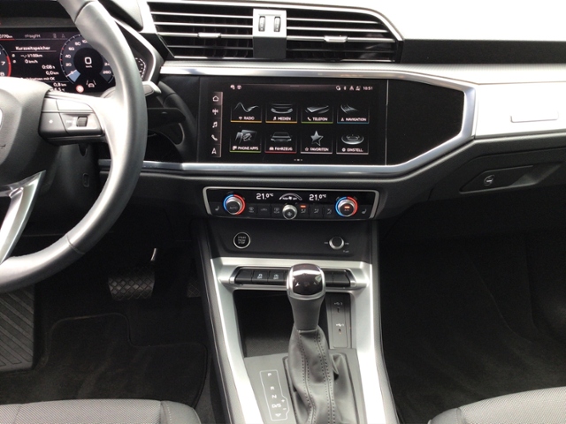Q3 35 TFSI S-tronic LED/NAV/ACC/SHZ/RFK