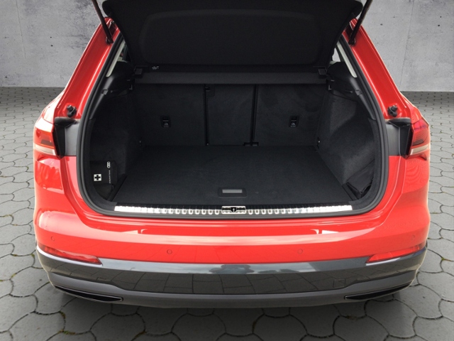 Q3 advanced 35 TFSI S-tron AHK/ACC/AMBIENTE