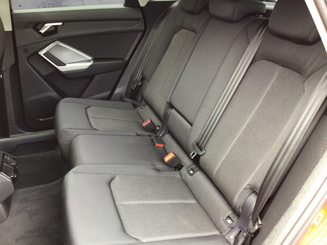 Q3 advanced 35 TFSI S-tron AHK/ACC/AMBIENTE