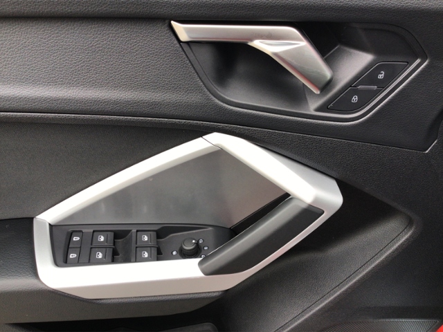 Q3 advanced 35 TFSI S-tron AHK/ACC/AMBIENTE