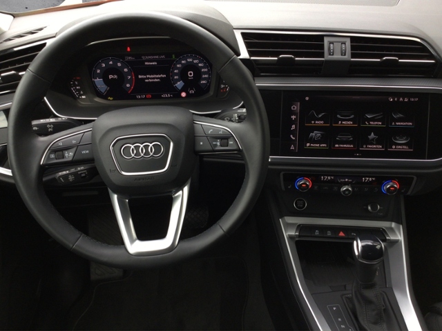 Q3 advanced 35 TFSI S-tron AHK/ACC/AMBIENTE