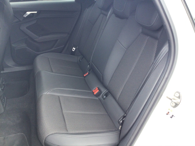 A3 Sportback 35 TFSI S-tronic S-LINE PANO/RFK
