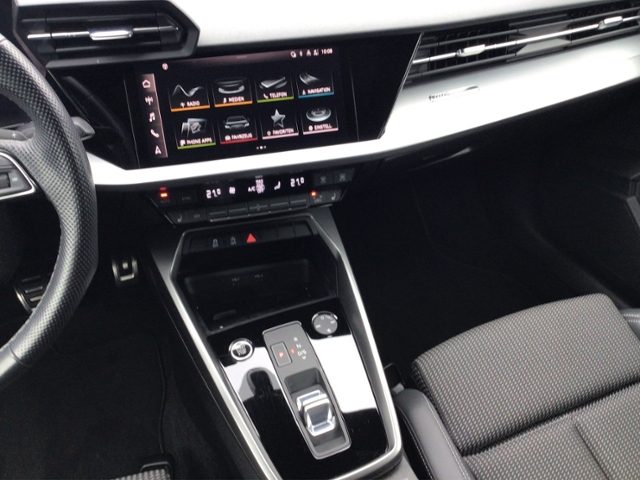 A3 Sportback 35 TFSI S-tronic S-LINE PANO/RFK
