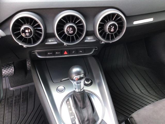 TT Roadster 1.8 TFSI S-tronic S-SITZ/NAV/SHZ