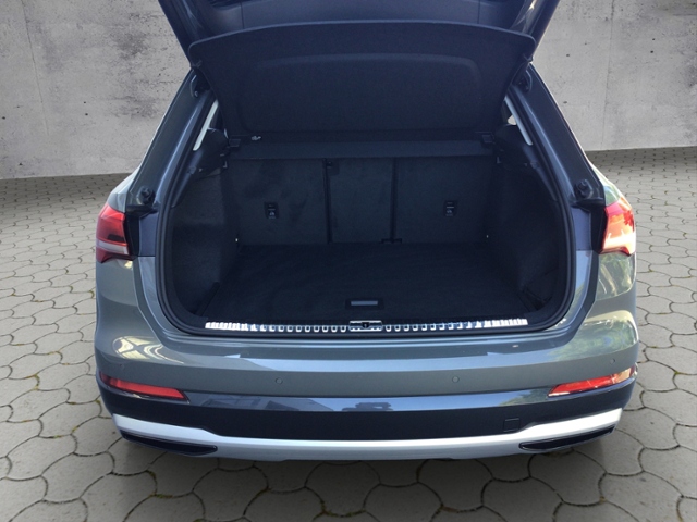 Q3 advanced 35TFSI S-tronic AHK/NAVI/5JG/ACC