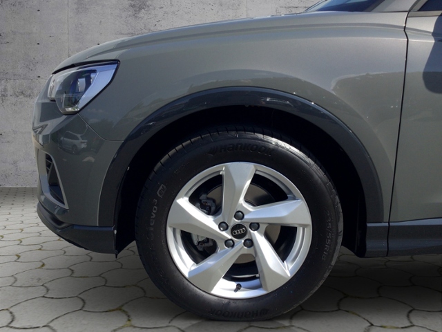 Q3 advanced 35TFSI S-tronic AHK/NAVI/5JG/ACC