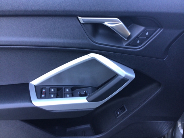 Q3 advanced 35TFSI S-tronic AHK/NAVI/5JG/ACC