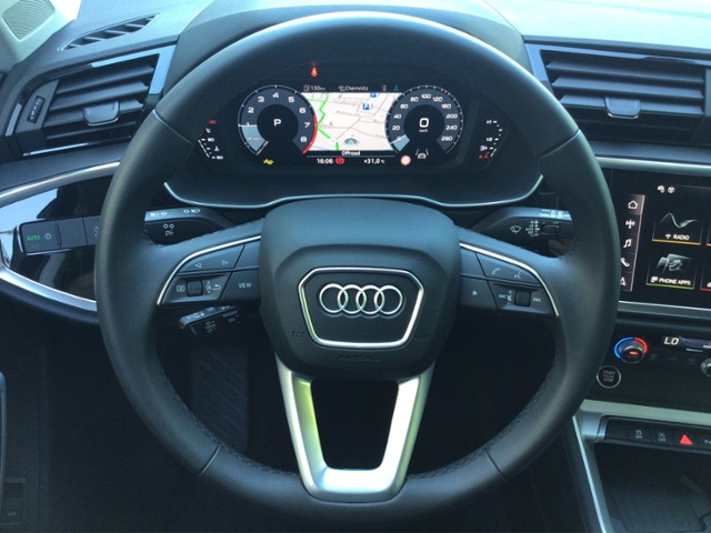 Q3 advanced 35TFSI S-tronic AHK/NAVI/5JG/ACC