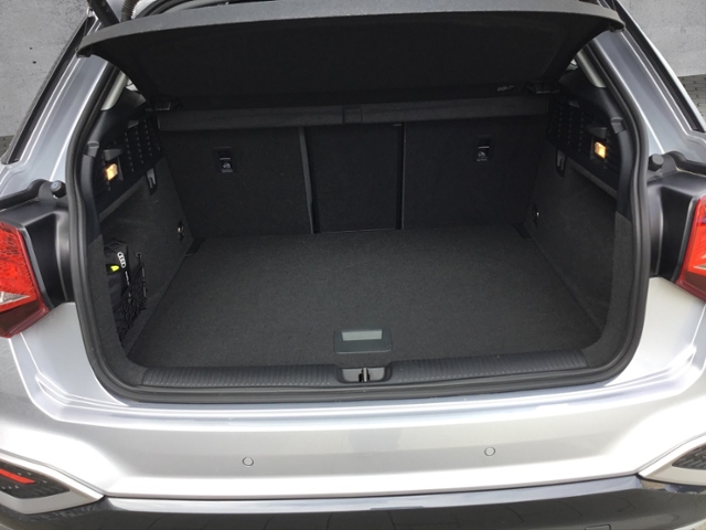 Q2 advanced 35 TFSI S tronic AHK/RFK/SHZ