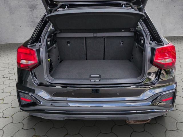 Q2 40 TFSI quat. S-tron S-LINE AHK/EL.HECK