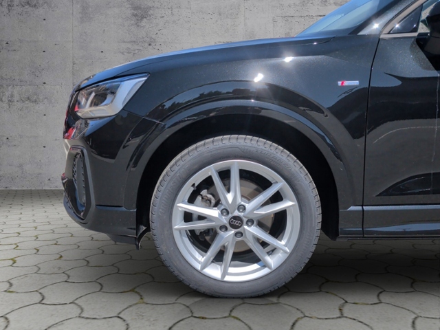 Q2 40 TFSI quat. S-tron S-LINE AHK/EL.HECK