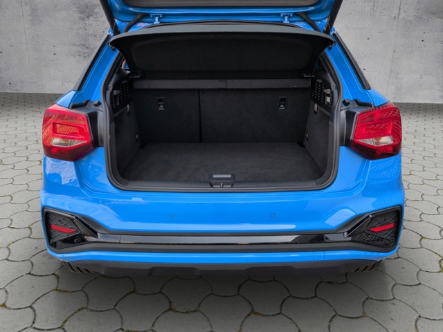 Q2 30 TDI S-tron S-LINE EL.HECK/AHK/RFK