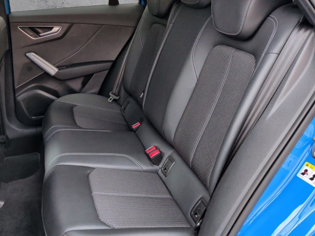 Q2 30 TDI S-tron S-LINE EL.HECK/AHK/RFK