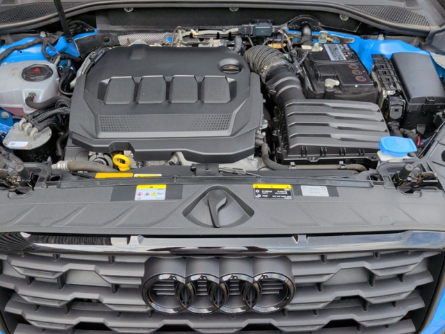 Q2 30 TDI S-tron S-LINE EL.HECK/AHK/RFK