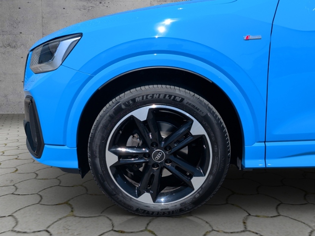Q2 30 TDI S-tron S-LINE EL.HECK/AHK/RFK