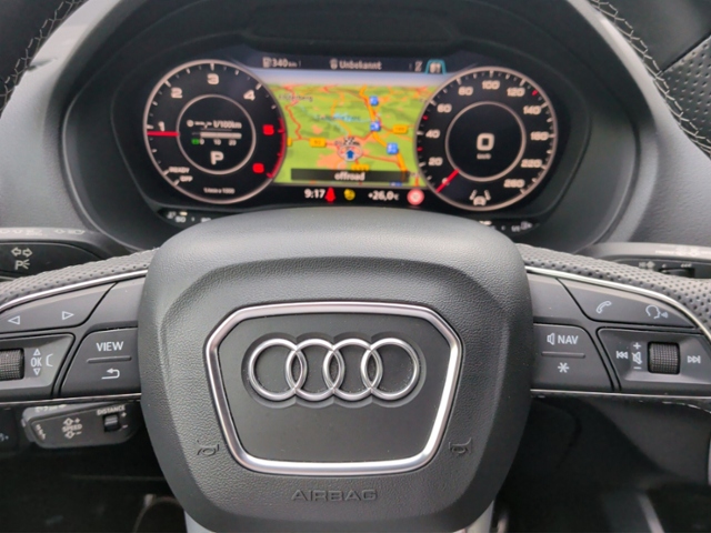 Q2 30 TDI S-tron S-LINE EL.HECK/AHK/RFK