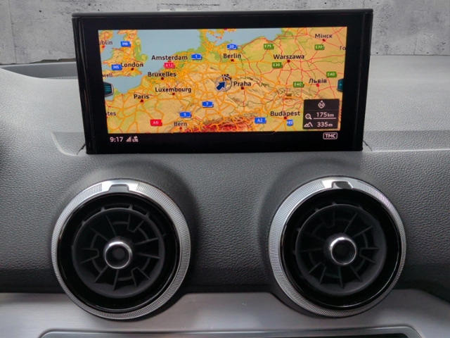 Q2 30 TDI S-tron S-LINE EL.HECK/AHK/RFK