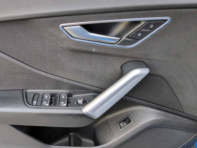 Q2 30 TDI S-tron S-LINE EL.HECK/AHK/RFK