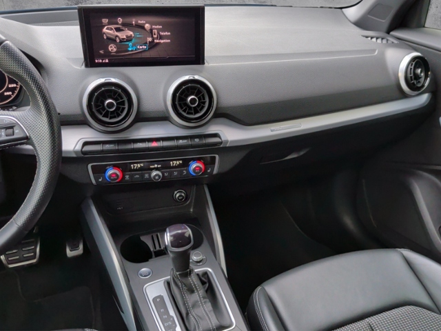 Q2 30 TDI S-tron S-LINE EL.HECK/AHK/RFK