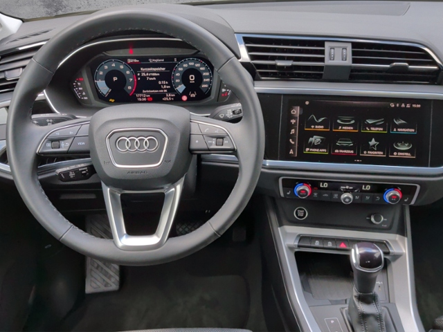 Q3 advanced 35 TFSI S-tronic AHK/ACC