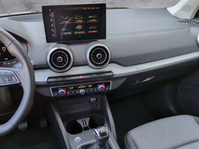 Q2 30 TFSI S-LINE AMBIENTE/SHZ/GRA