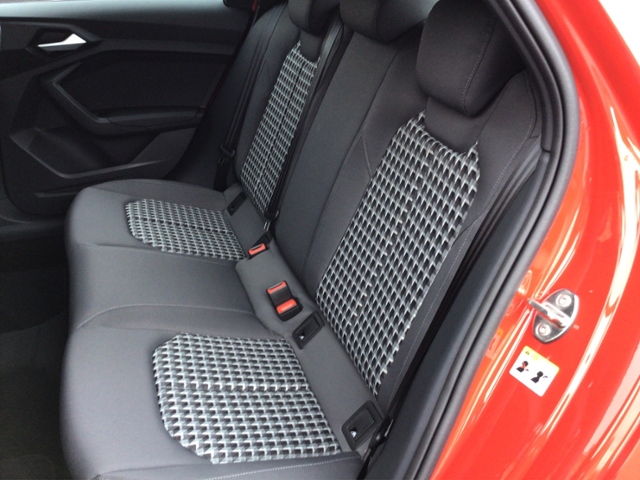 A1 Sportback advanced 30 TFSI 5JASG/SHZ/VIRTUAL