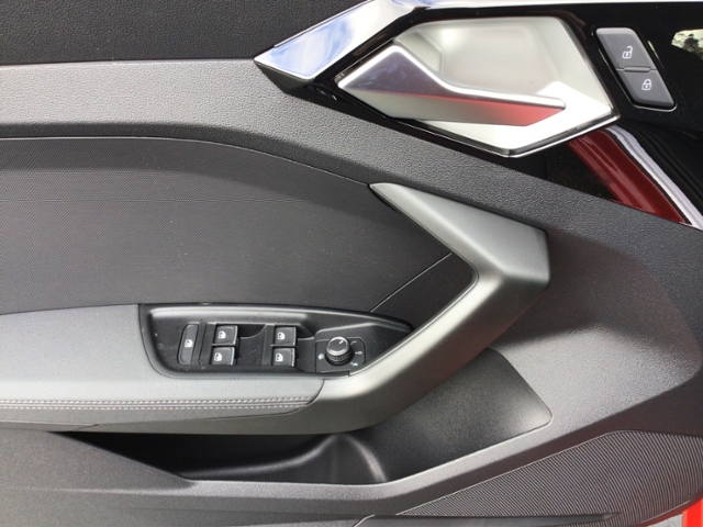 A1 Sportback advanced 30 TFSI 5JASG/SHZ/VIRTUAL