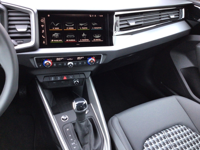 A1 Sportback advanced 30 TFSI 5JASG/SHZ/VIRTUAL