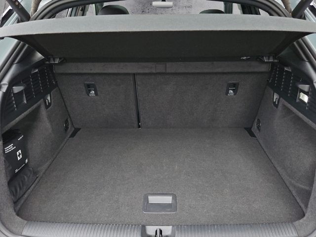 Q2 40TFSI quat. S-tron S-LINE PANO/EL.HECK/RFK