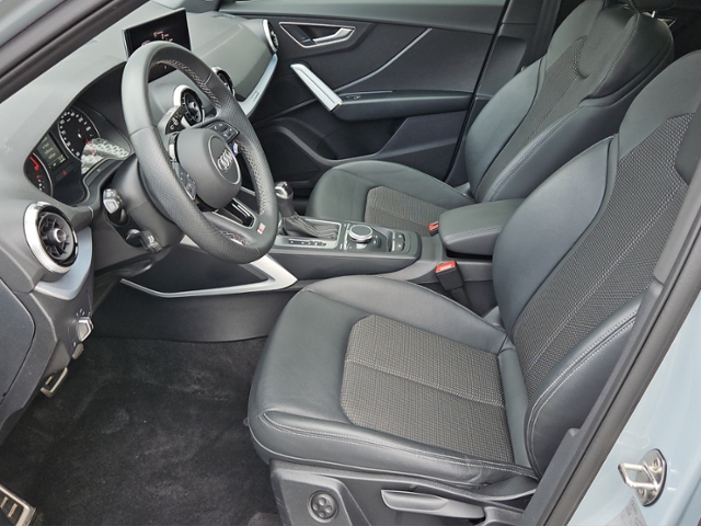 Q2 40TFSI quat. S-tron S-LINE PANO/EL.HECK/RFK