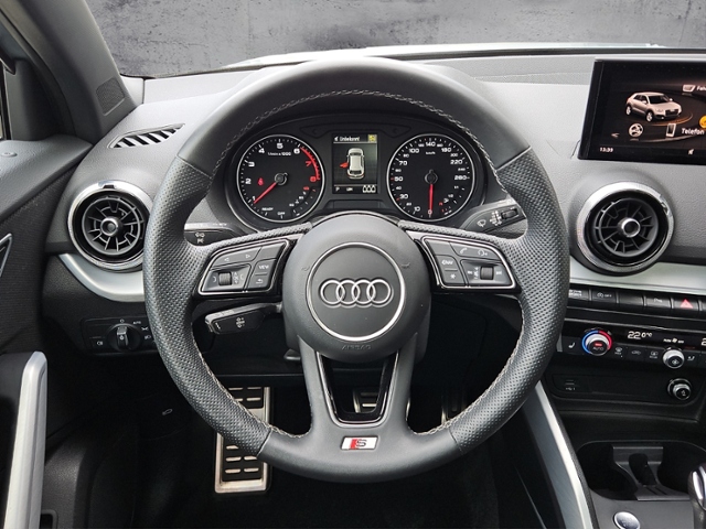 Q2 40TFSI quat. S-tron S-LINE PANO/EL.HECK/RFK