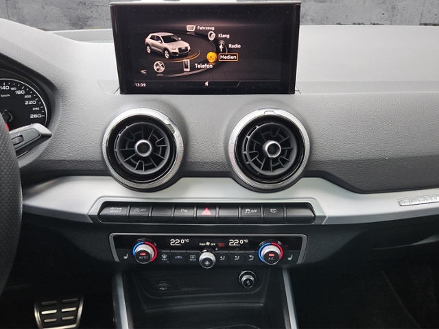 Q2 40TFSI quat. S-tron S-LINE PANO/EL.HECK/RFK