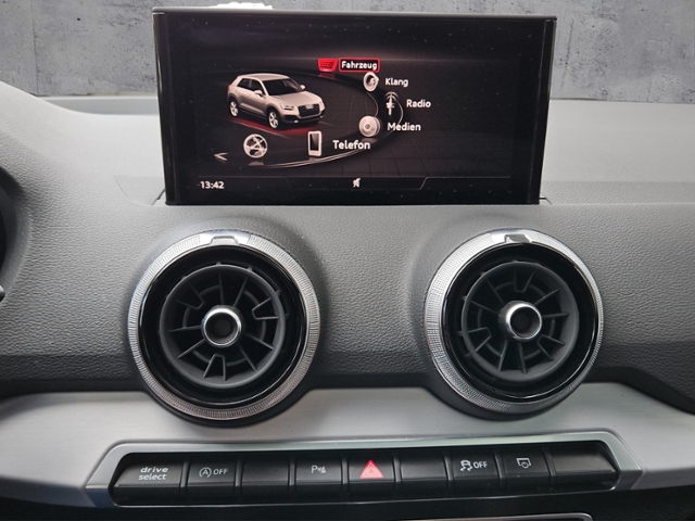 Q2 40TFSI quat. S-tron S-LINE PANO/EL.HECK/RFK